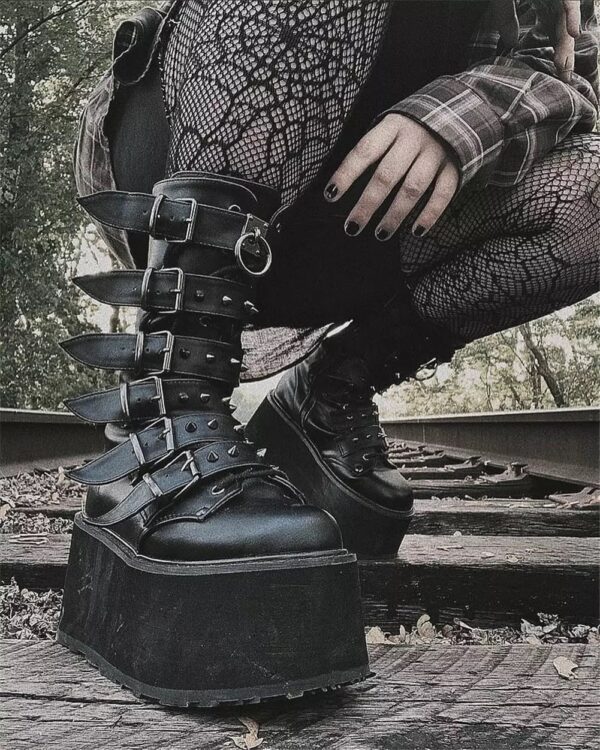 Bota Gothic Queen Plataforma - Image 8