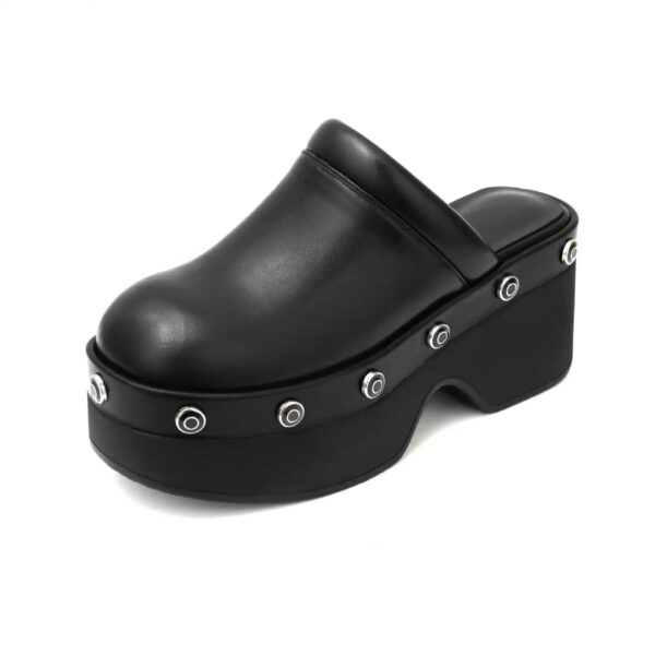 Clog Tamanco Tina Couro Spikes