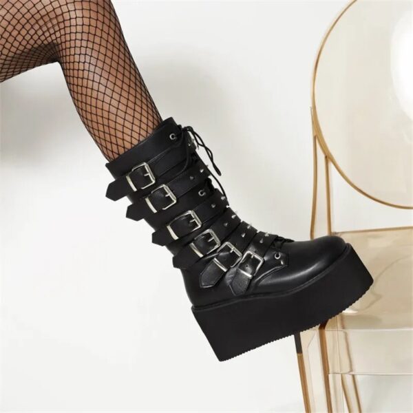 Bota Gothic Queen Plataforma - Image 4