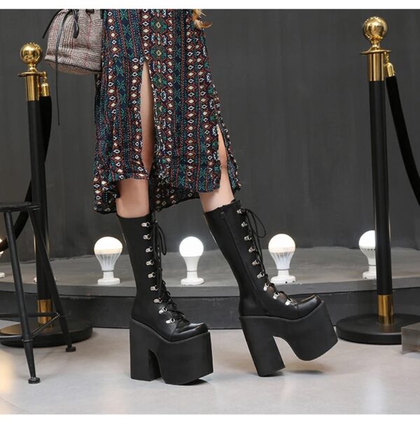 Bota Preta Cano Longo Salto Amy Lee - Image 8