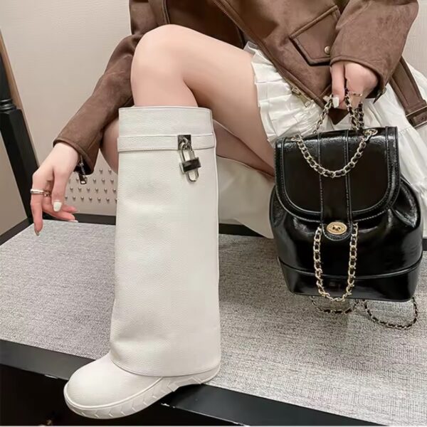 Bota Violet Cano Longo Cadeado Couro - Imagem 4