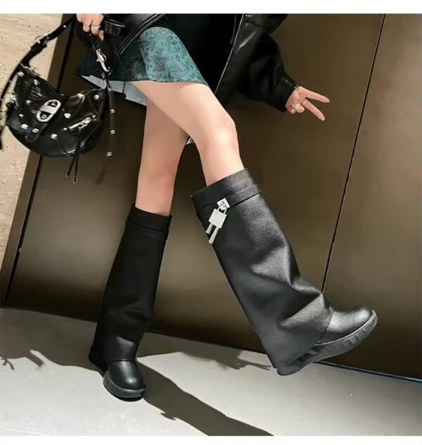 Bota Violet Cano Longo Cadeado Couro - Imagem 5